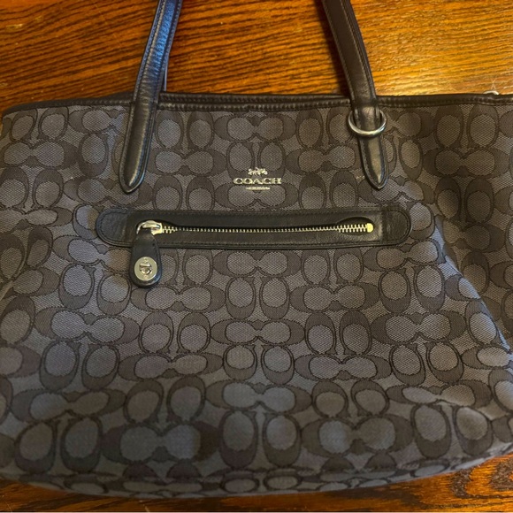 Coach Signature tote - Picture 1 of 6